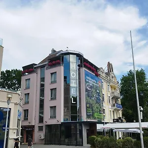 Family Opera Plaza- Former מלון